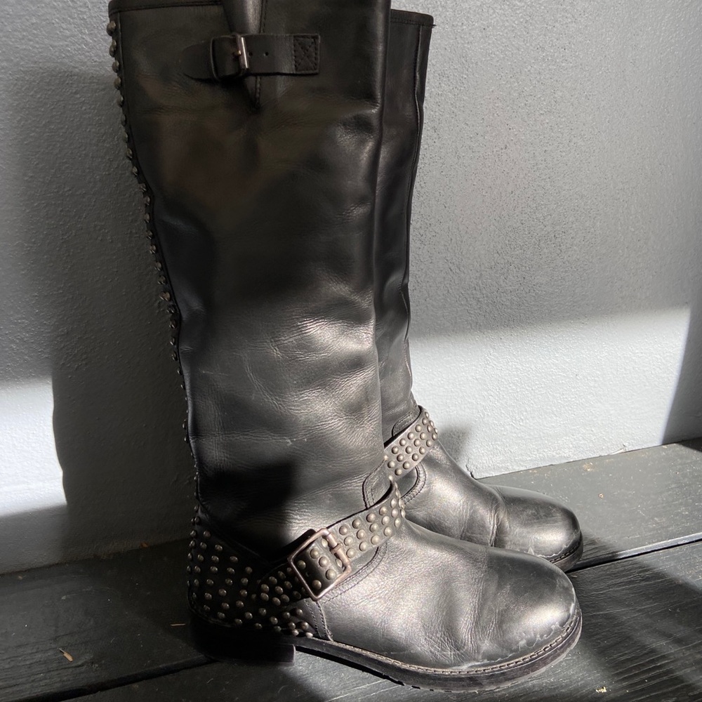 Black winter boots size 39
